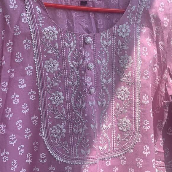 Onion pink kurta. 3/4 sleeves. with subtle silver work. size L - Picture 3 of 4